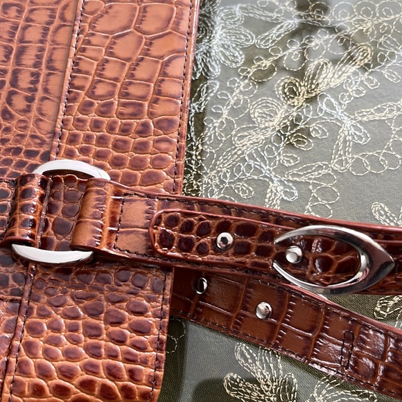 Charlie Lapson embossed handbag, excellent condition - Picture 6 of 15